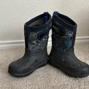 Bogs Kids' Camouflage Blue and Black Boots